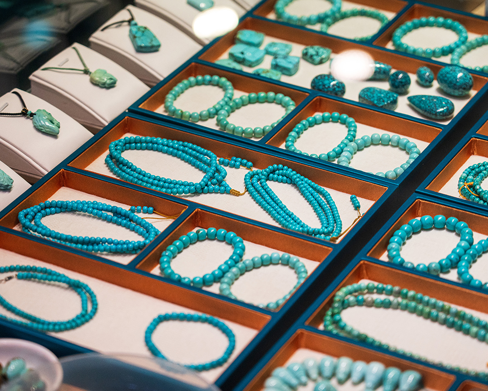December Birthstone Guide for Retailers – Tanzanite, Zircon & Turquoise 9 BLOG December pictures113025 0009 AdobeStock 1326159825