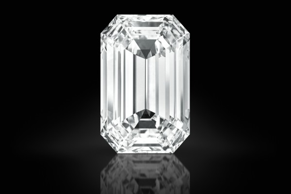 Stone smashed $18M upper estimate at New York Magnificent Jewels auction.
