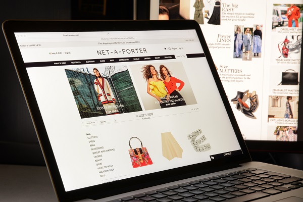 Digital specialist Farfetch buys 47.5% of loss-making e-commerce business.
