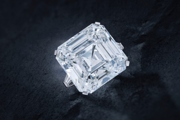 <p>Square emerald-cut Graff ring will be one of the lead items at November 8 Geneva Magnificent Jewels auction.</p>

