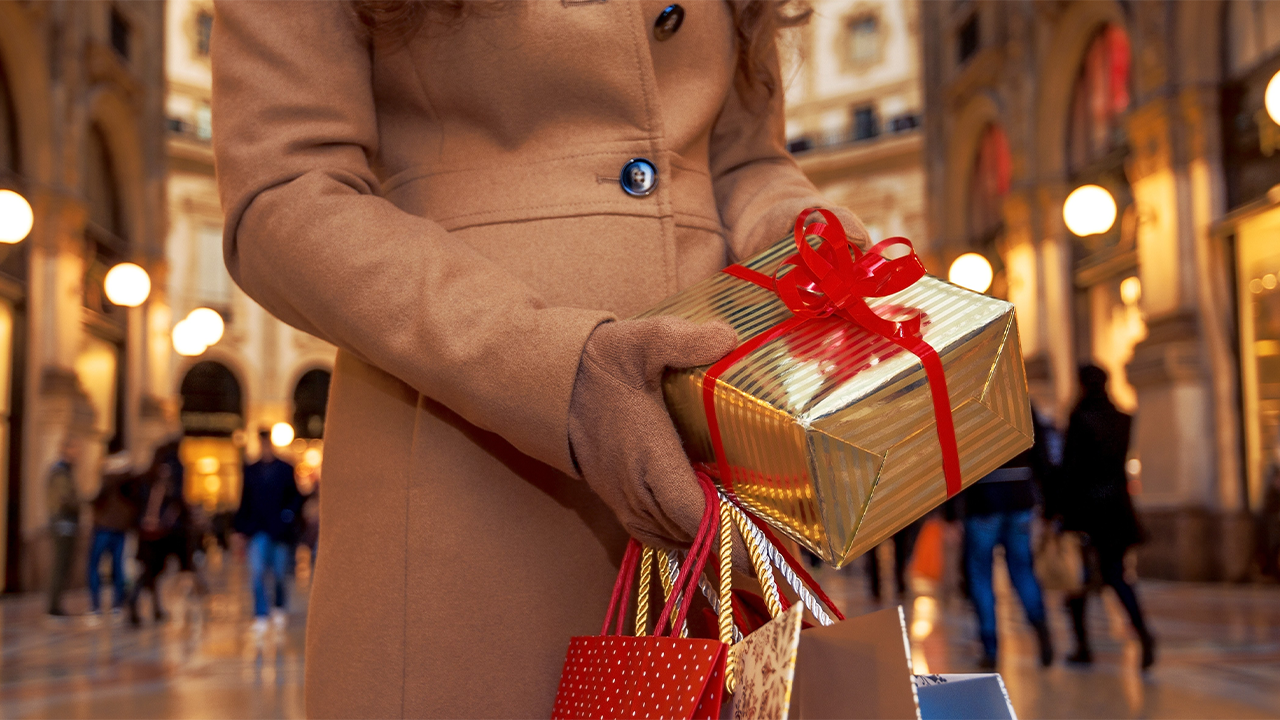A person shopping for the holidays. (Shutterstock)