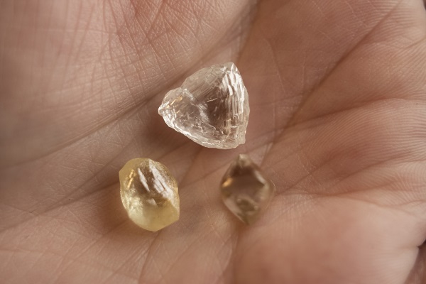 De Beers Group signs Mineral Investment Contracts with Angola – De Beers  Group