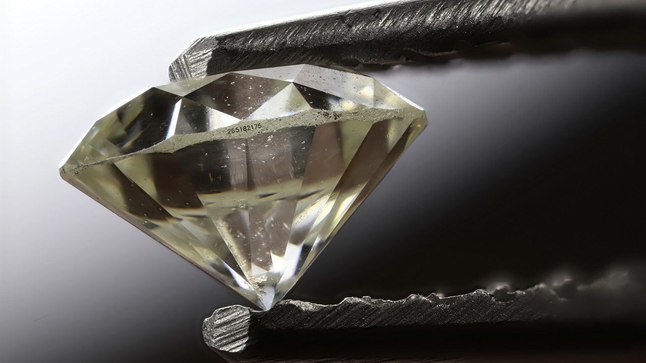 certified 0.45 ct brilliant cut diamond with laser inscription held by tweezers credit Shutterstock 1280 used 010123