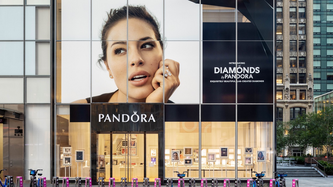 Times Square location will help jeweler expand US business, management says.
