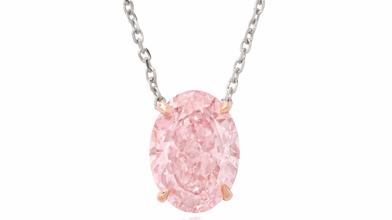 <p>Pink-diamond necklace by Boodles fetches $1.9 million.</p>
