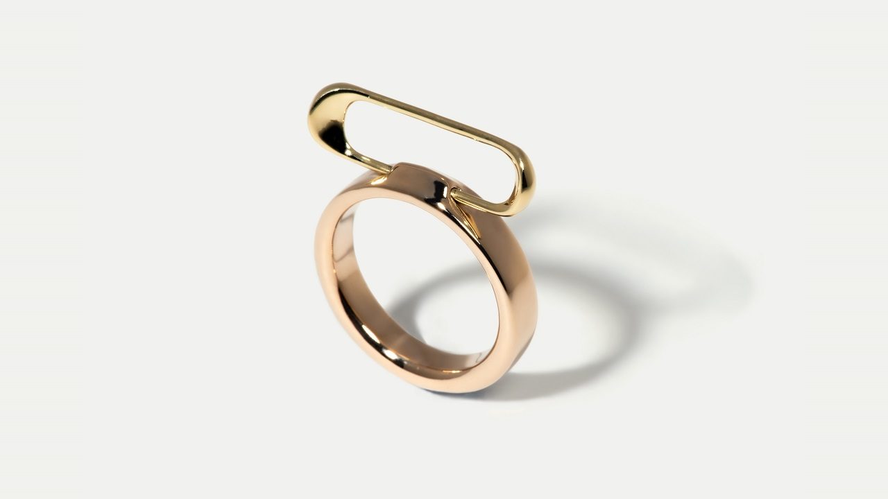 18k yellow and rose gold Pierced Ring by Hannah Martin, which represents the gender-fluid trend in jewelry. Photo credit: Trendvision used 011123
