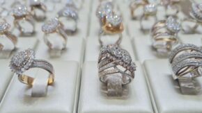 JBT jewelry store display credit Shutterstock