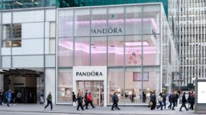 Pandora store NY credit Shutterstock
