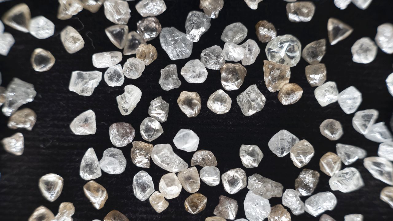 Collaboration will let the grading lab offer customers more info on diamonds’ origins.
