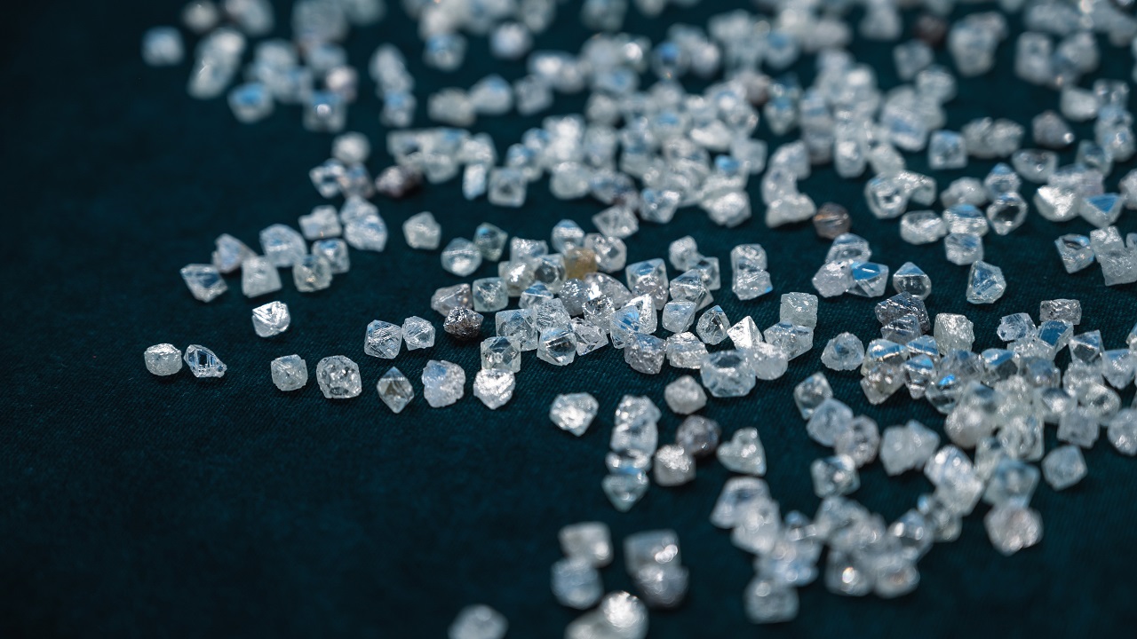 <p>Is it possible to analyze a diamond and figure out where it was mined?</p>
