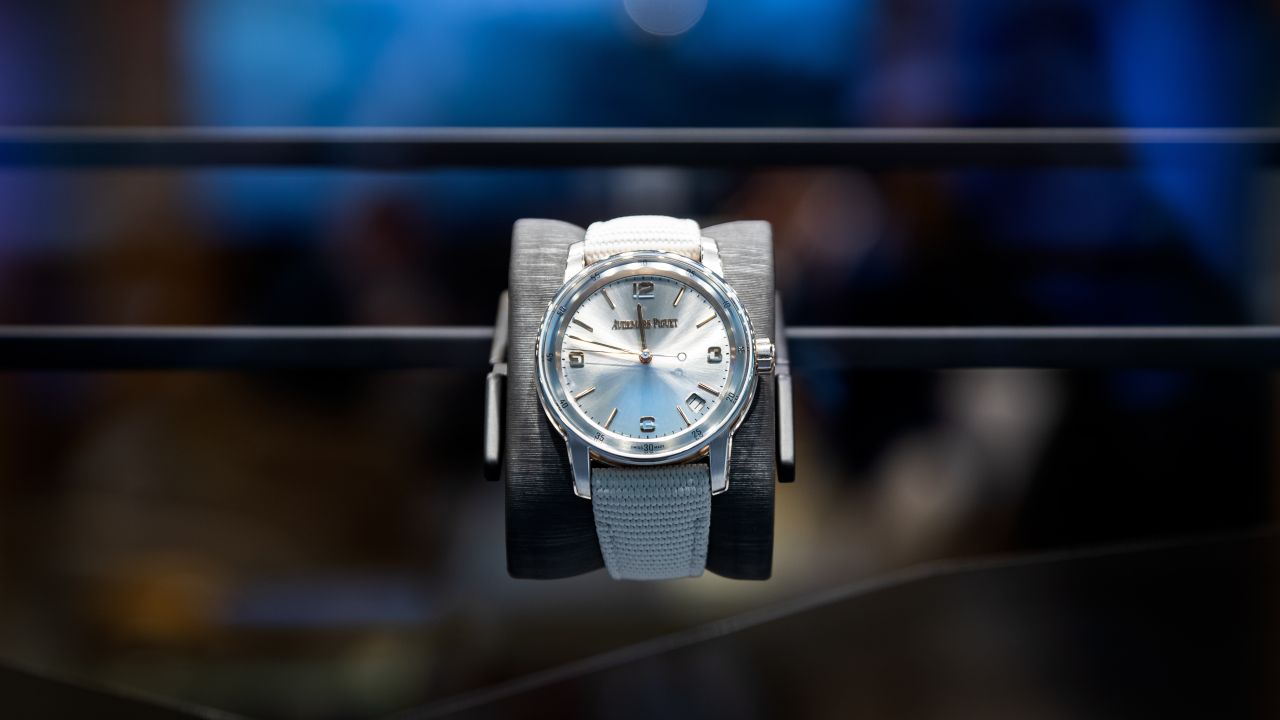 Swiss watch display 1280 USED 072323
