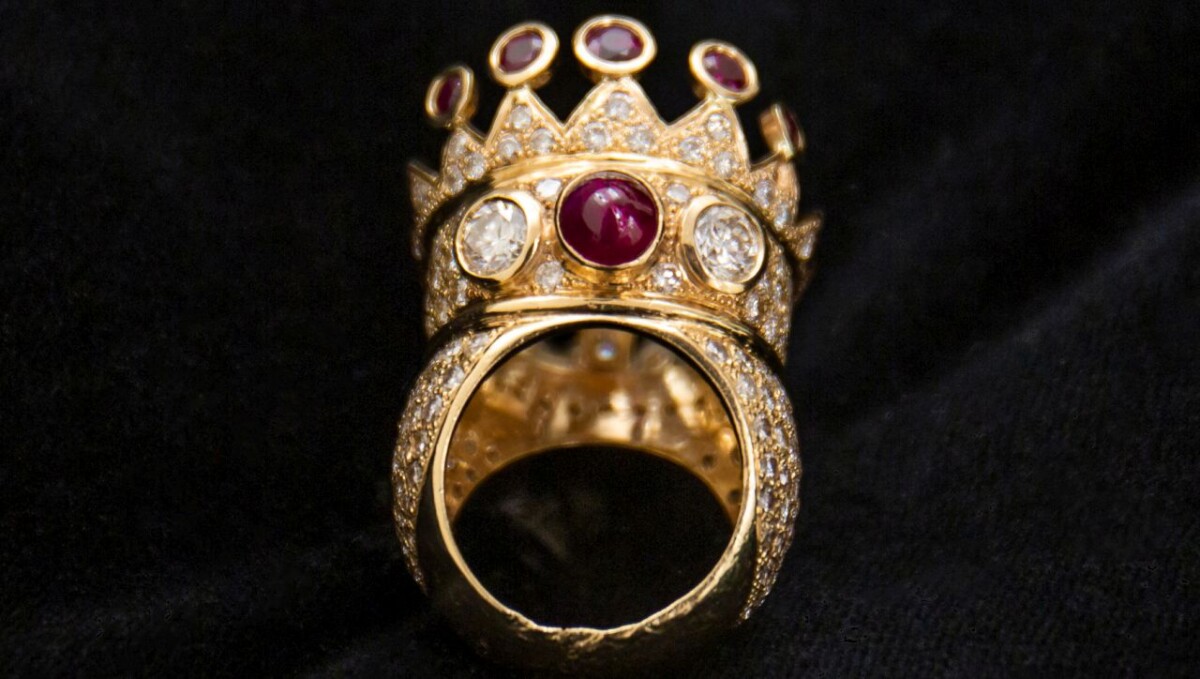 Tupac Shakur crown ring credit Sothebys 1280 USED 072723