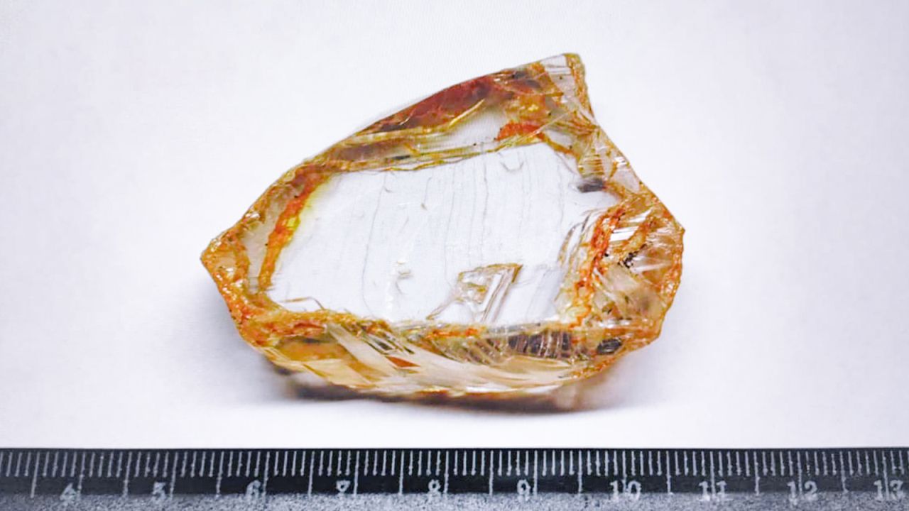 Company unearths 391-carat rough at Mayat mine in Yakutia.