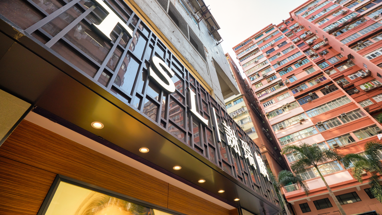 Hong Kong jeweler reports loss of $7.5 million for first fiscal half.

