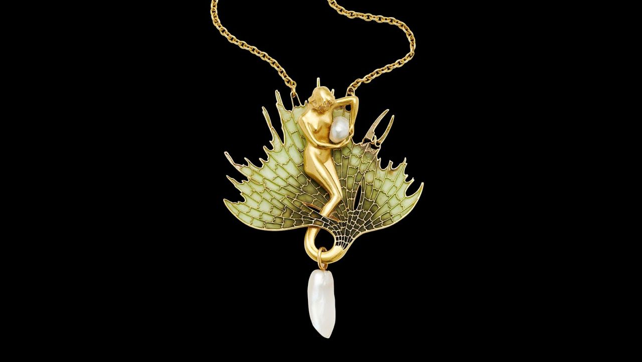 Signed items and René Lalique pieces were popular at the 70th edition of the annual art and antiques fair.
