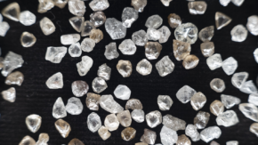 De Beers lowers diamond production plan image