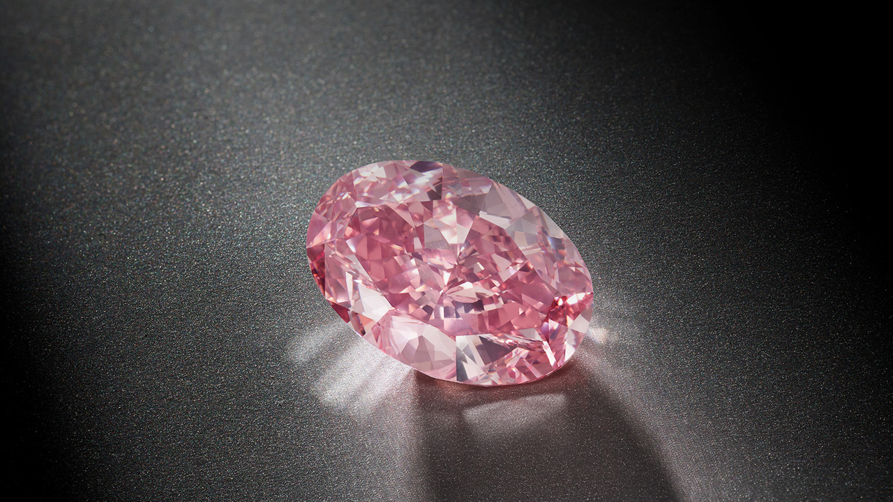 The 6.21-carat, fancy-vivid-pink diamond image