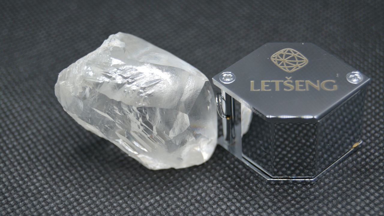 <em></noscript>Type IIa stone is sixth over 100 carats recovered since January.</em>
