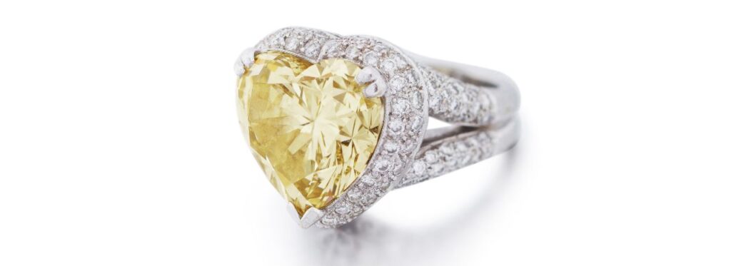 Shirley Bassey yellow diamond ring image