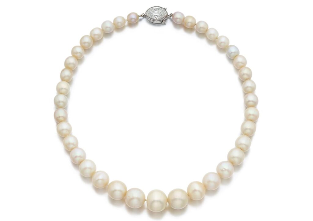 Necklace containing 37 oval natural pearls image