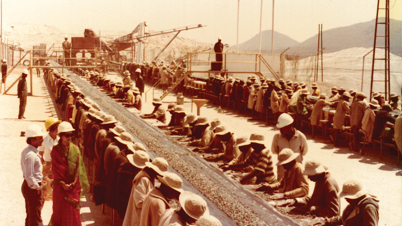 Rough-emerald sorters at the Gravelotte mine in South Africa during the 1970s image