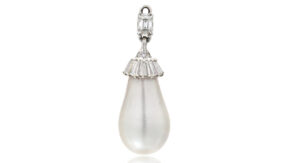 Pearl and diamond pendant image