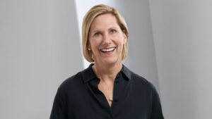 Julie Yoakum headshot