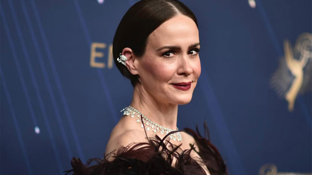 Sarah Paulson wore a Boucheron Serpent Bohème necklace featuring 640 round diamonds totaling 11.70 carats and a diamond ear cuff image