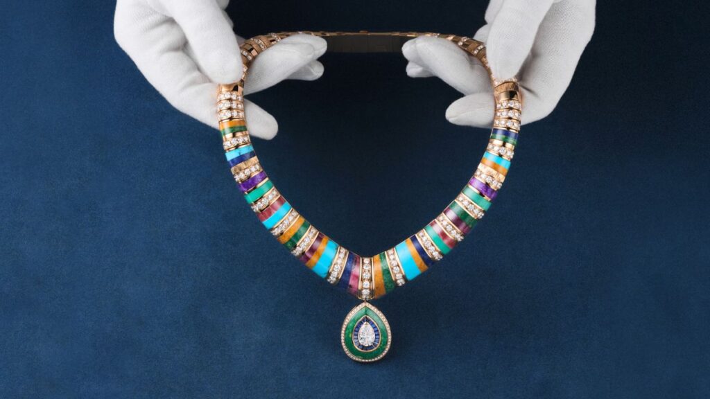 Piaget's Kaleidoscope Lights necklace in 18-karat gold with gemstone slices image