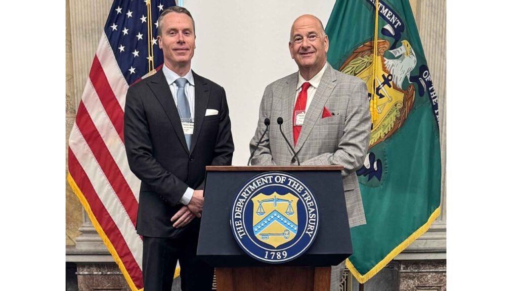 Bruce Bridges (left) and AGTA CEO John W Ford Senior at the briefing room podium in the US Department of the Treasury image
