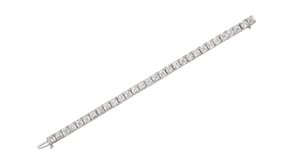 This bracelet has 30 square emerald-cut diamonds ranging from 1.01 to 1.06 carats, D to F color, and VVS1 to VS2 clarity at Christie's