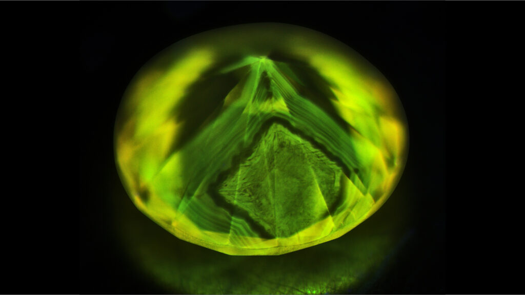 A vivid-yellow, nitrogen/hydrogen/nickel-rich diamond under UV excitation image