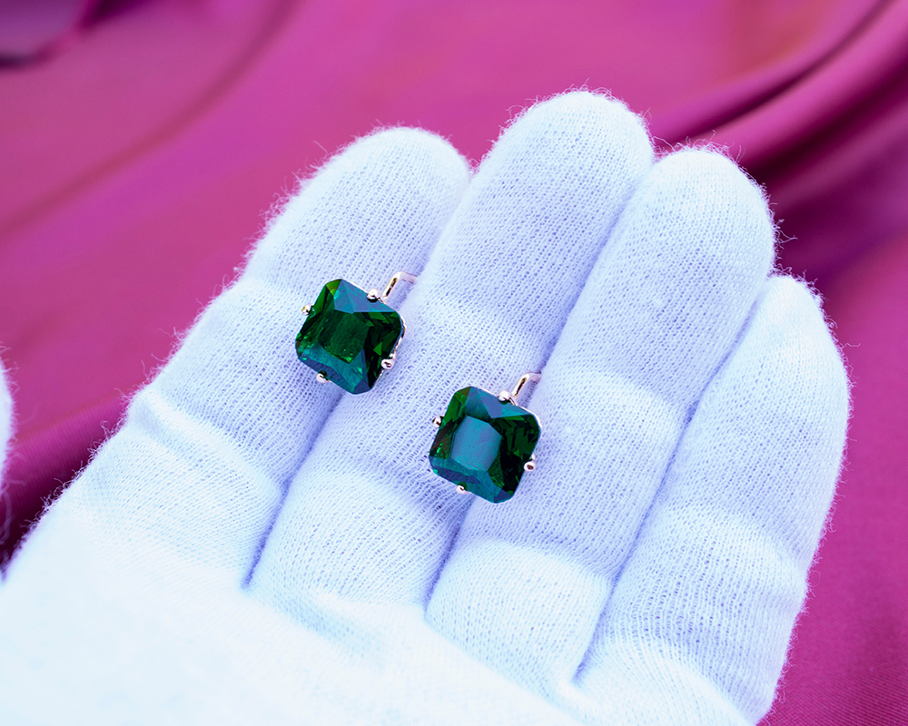Professional cleaning of aquamarine earrings image