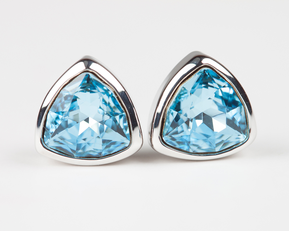 Elegant pair of aquamarine stud earrings image