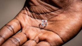 A rough diamond close up image