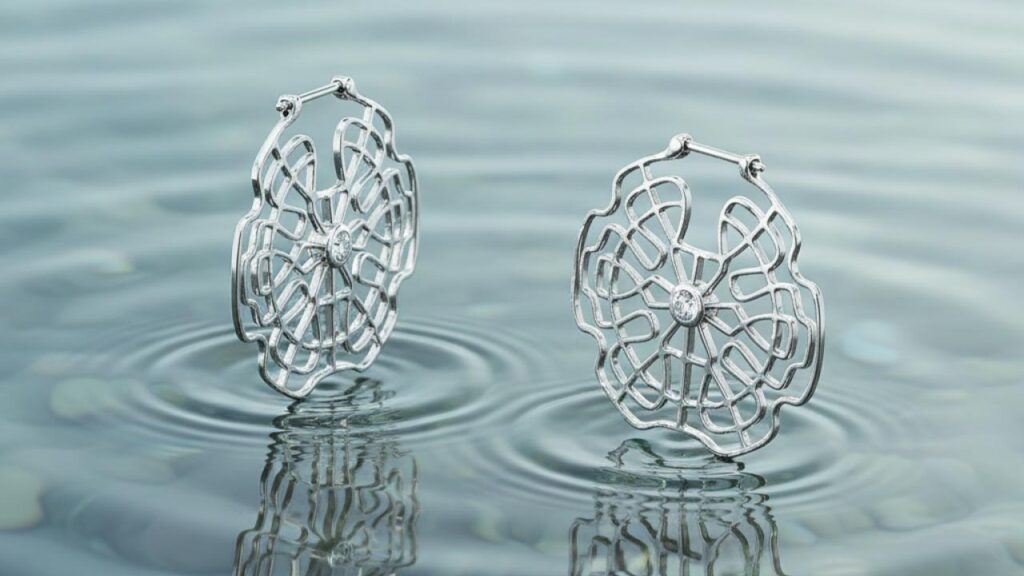 Schumann Harmonics earrings in platinum with rose-cut diamonds image