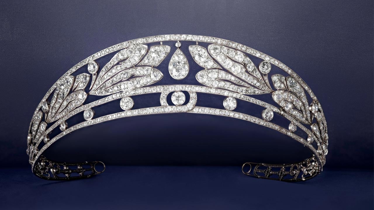 Jewel, centering 3.60-carat diamond, fetches $681,600 in London.
