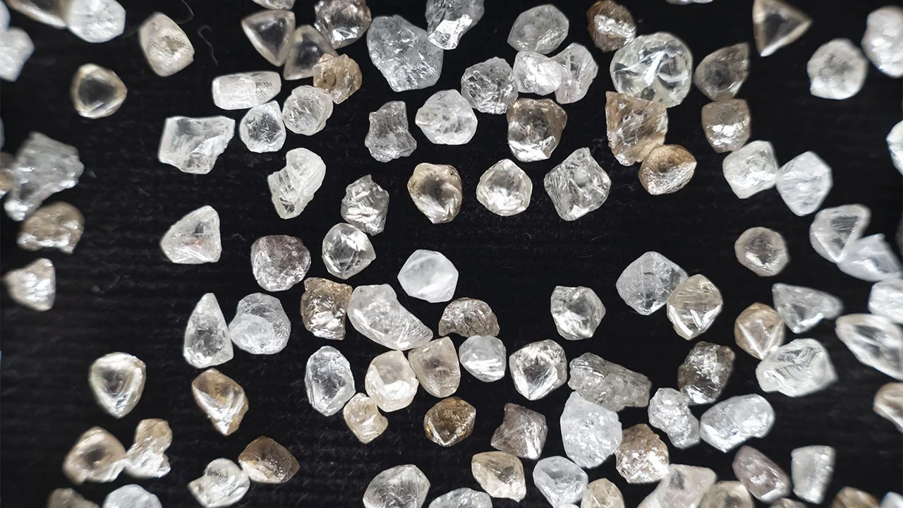 Anglo American moves forward with the sale of its 85% share in the diamond producer.
