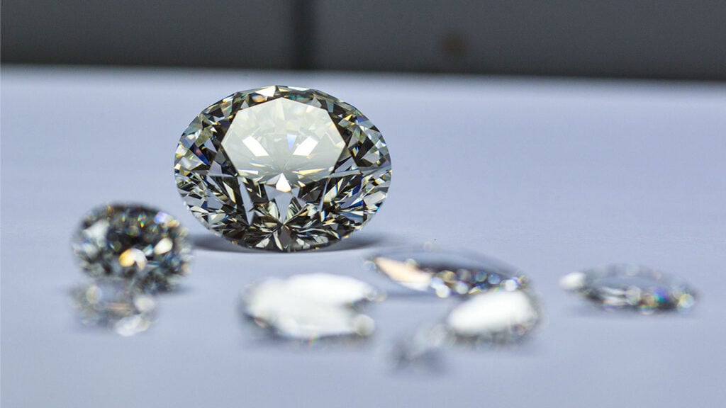 Polished diamonds by Alrosa image