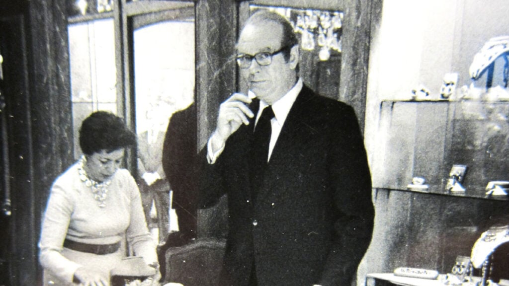 David Webb at his New York boutique in 1975 image
