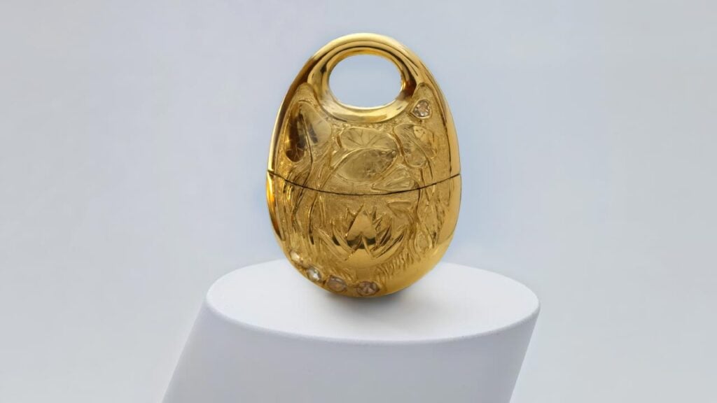 Engraved Pod pendant with diamonds image