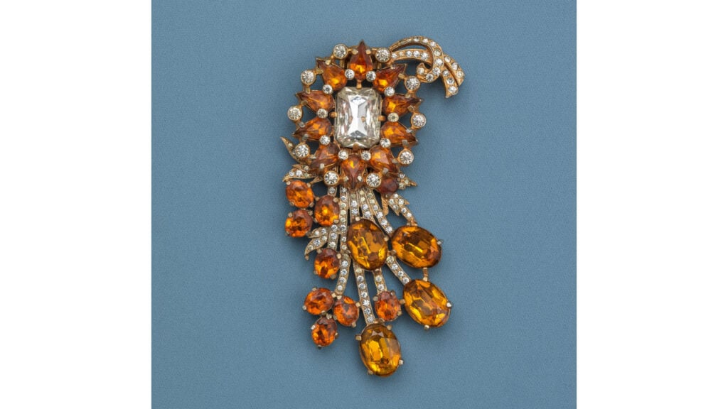 Eisenberg crystal and rhinestone brooch on gold-plated metal base, 1940-1942 image