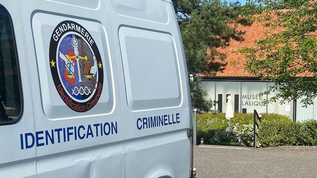 The scene at the Musée Lalique after the robbery image