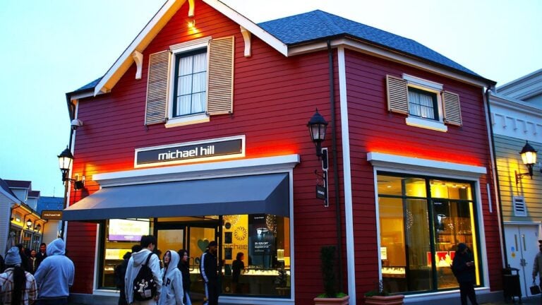 A Michael Hill store in British Columbia, Canada image