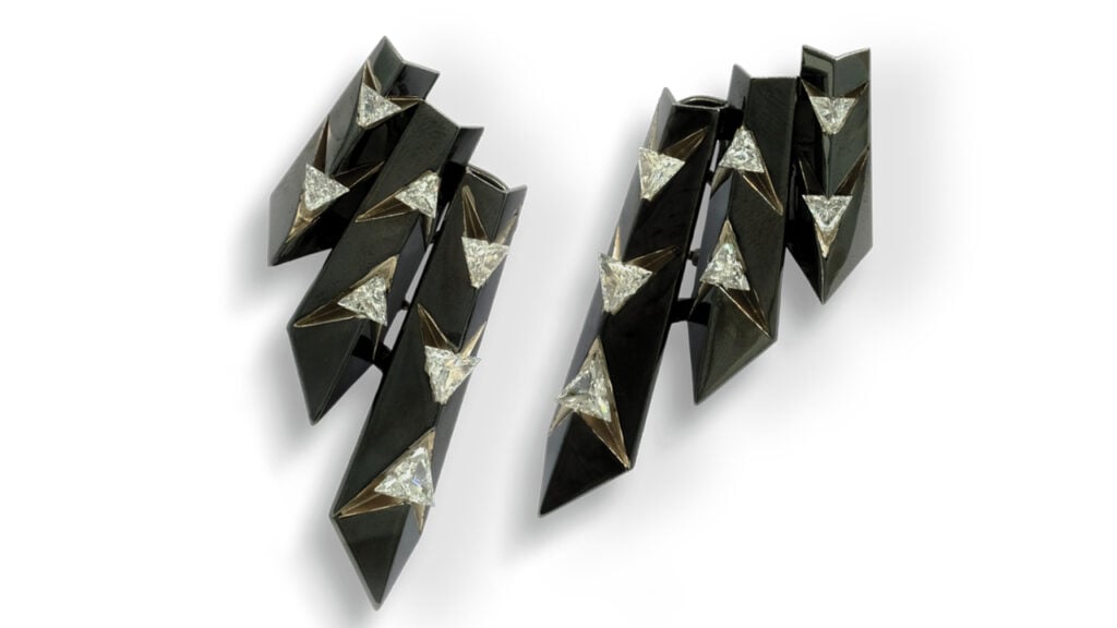 Claw Long earrings in blackened gold with trillion-cut diamonds image