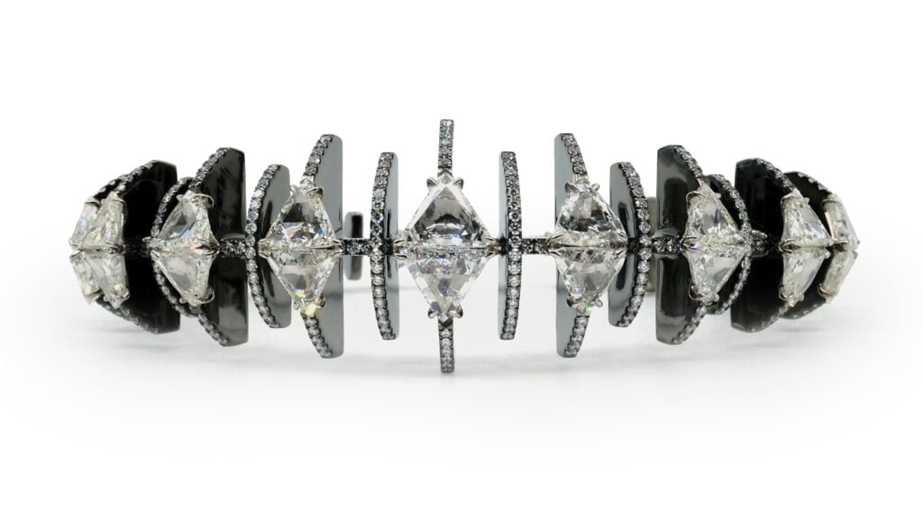 Godna Rosecut cuff in blackened gold with diamonds image