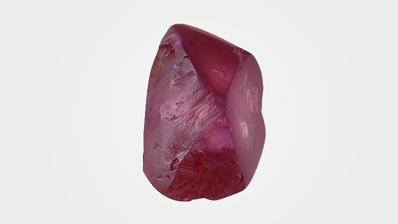 GIA Examines Color-Treated Purple D...