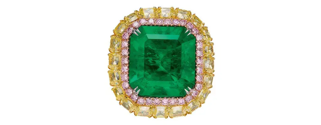 A ring featuring a rectangular-shaped, 27.16-carat Colombian Muzo emerald framed by rectangular-shaped yellow diamonds, circular-cut pink diamonds and white diamonds at Poly Auction image