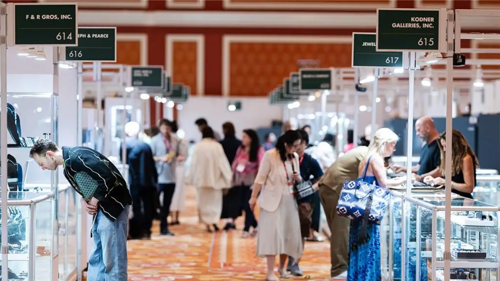 Visitors walk the floor at the Las Vegas Antique Jewelry & Watch Show image