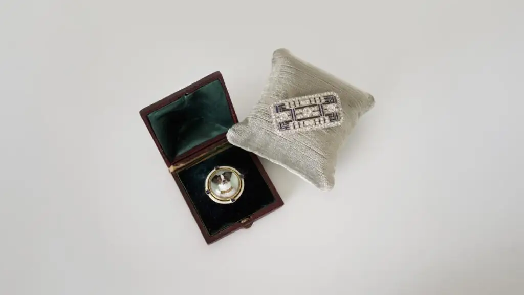 Unsigned vintage jewelry from Croghan’s Jewel Box image
